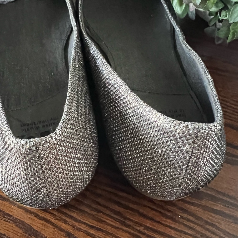BC FOOTWEAR GLITTERY GOLD FLATS - Picture 4 of 7